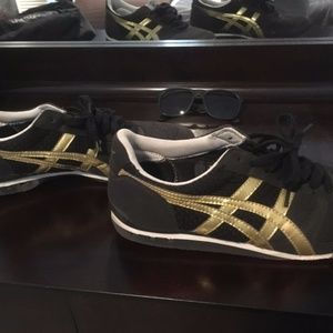Onitsuka Tiger Ultimate 81 Black & Gold (rare)